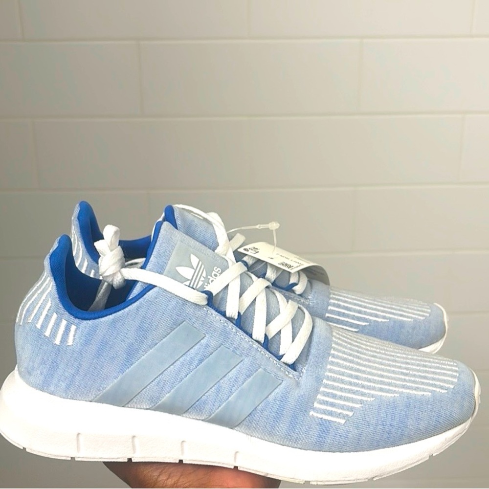 ⭐️ Adidas Swift Run ⭐️